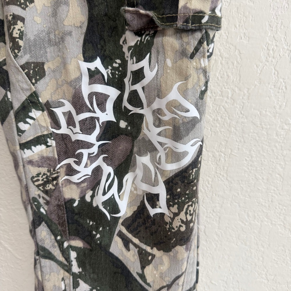 Smoke Rise Red Camo Cargo Pants Women's Size M Flare Leg Graphic Print Like New! - Picture 6 of 16